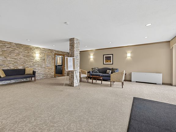 1830 Columbia Pike building lobby