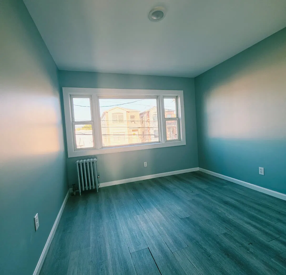 3 bed, 1000 sqft, $2,300 — Photo 4