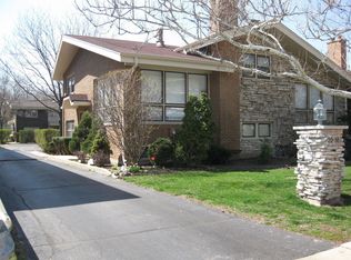 20 N Dee Rd, Park Ridge, IL 60068