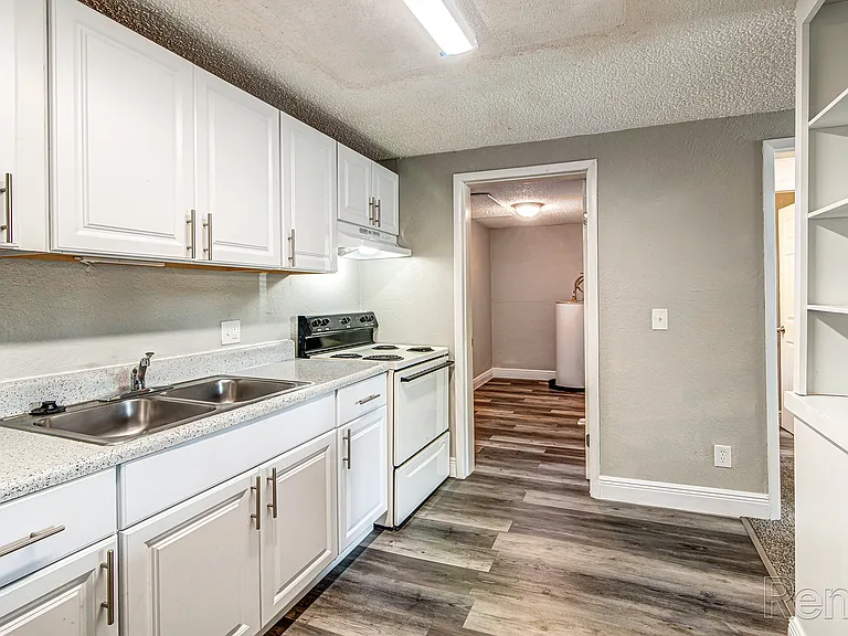 Heronwood Apartments — Photo 8