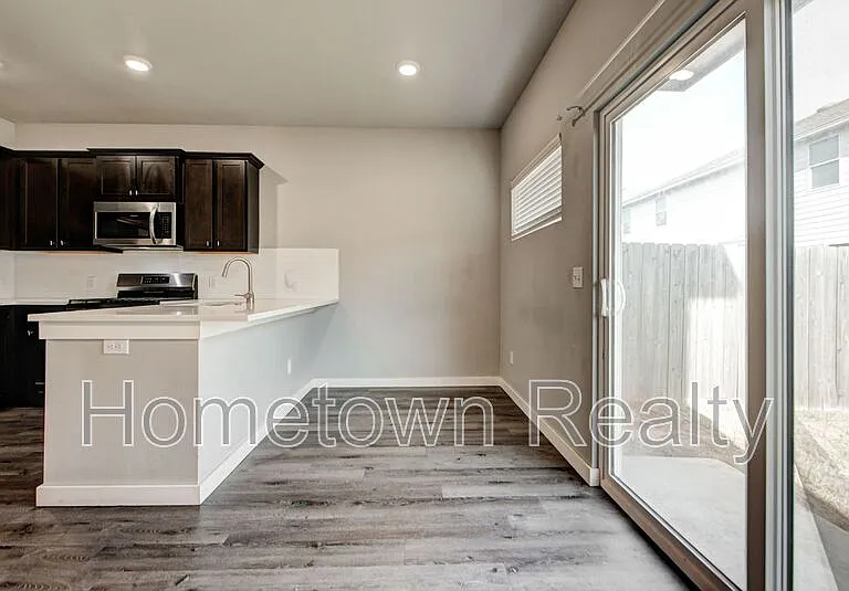 8921 NW 109th Ter — Photo 14