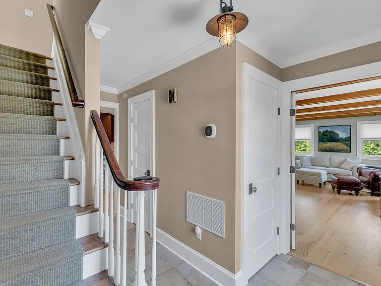 345 Colonial Rd — Photo 5