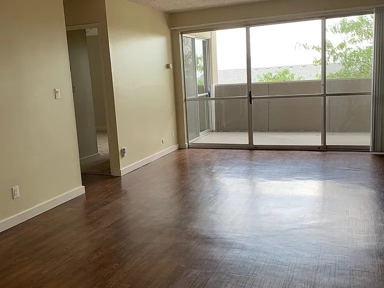Irving Heights Apartments — Photo 83