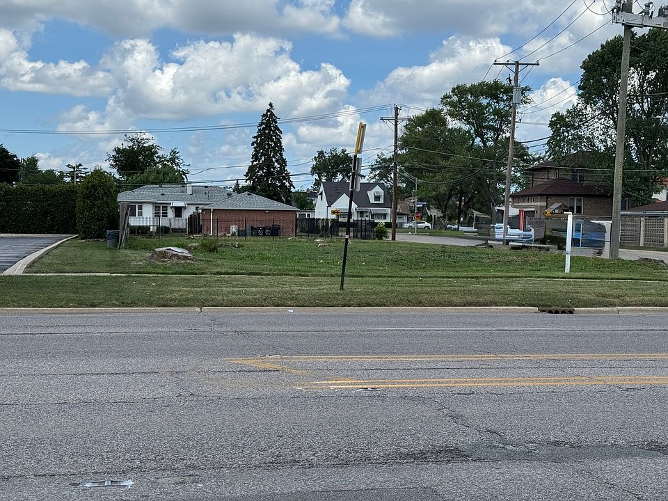 2nd image of 8268 W Lawrence Ave