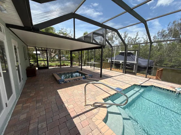 4208 101st St W, Bradenton, FL 34210