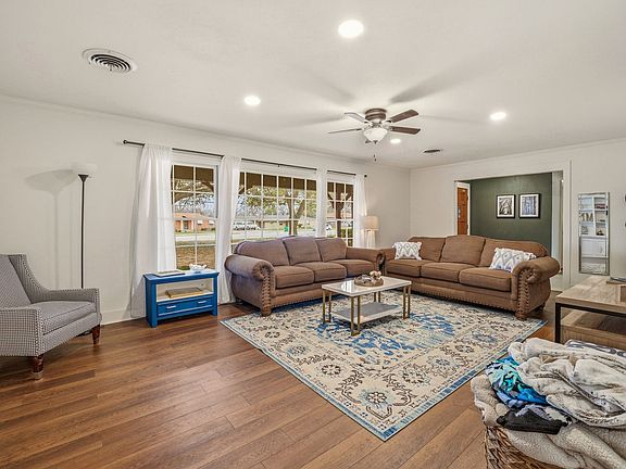 5th image of 980 N Harbin Dr