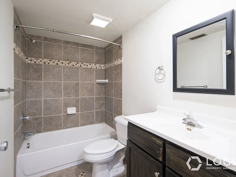 1911 E Cecelia Cir #1911 CECILIA CIRCLE — Photo 25