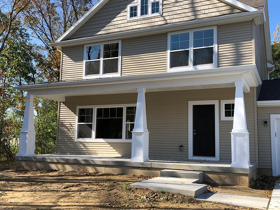 1st image of 608 Oakwood Dr #111