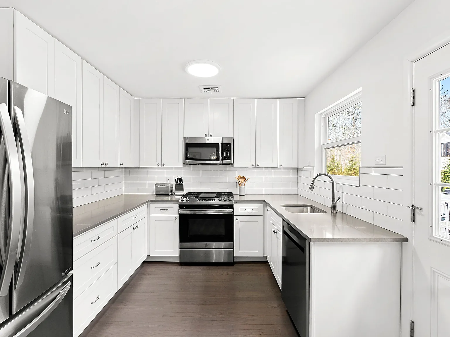 3 bed, 2.0 bath, $5,500 — Photo 4
