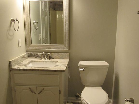 5th image of 110 Woodley Dr #1