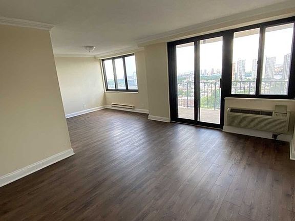 3rd image of 1590 Anderson Ave #21H