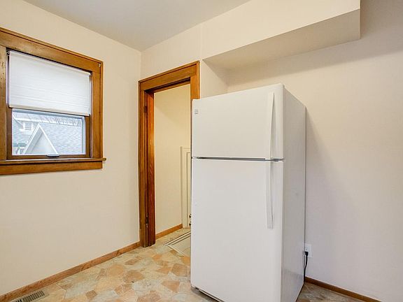 5th image of 921 21st Ave SE