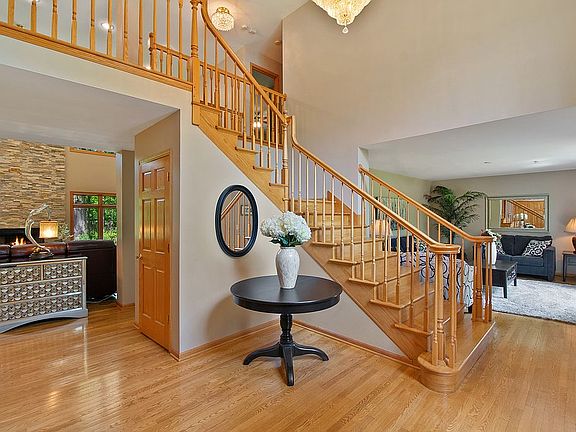 4th image of 800 Blackhawk Ln