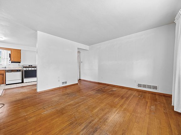 5th image of 3818 Grant St