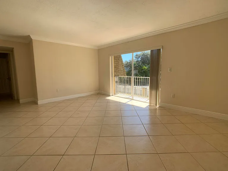8601 SW 94th St #201W — Photo 3