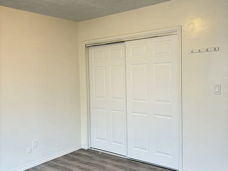 913 E Hyde Park Blvd #B — Photo 18
