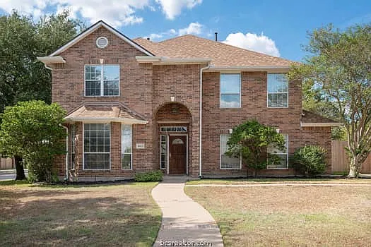 4 bed, 2.5 bath, 2972 sqft, $3,200 — Photo 1