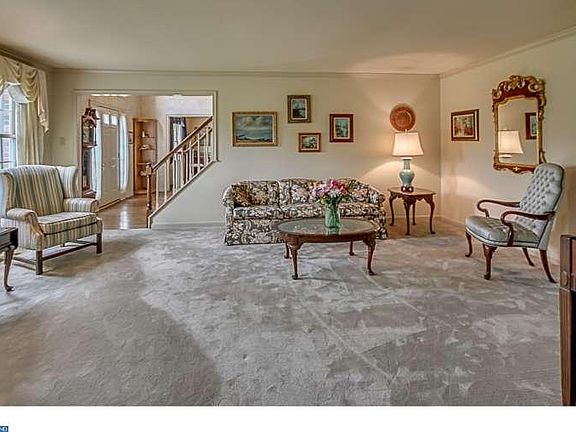 4th image of 215 Winding Ln