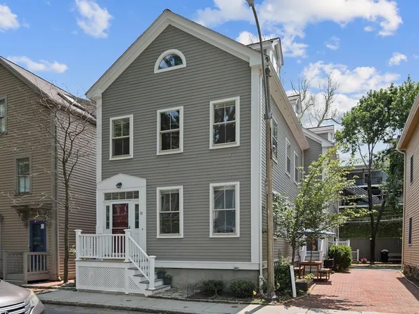 26 White Pl #1, Brookline, MA 02445