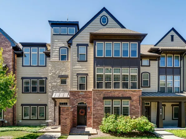 676 Parkside Ct, Libertyville, IL 60048