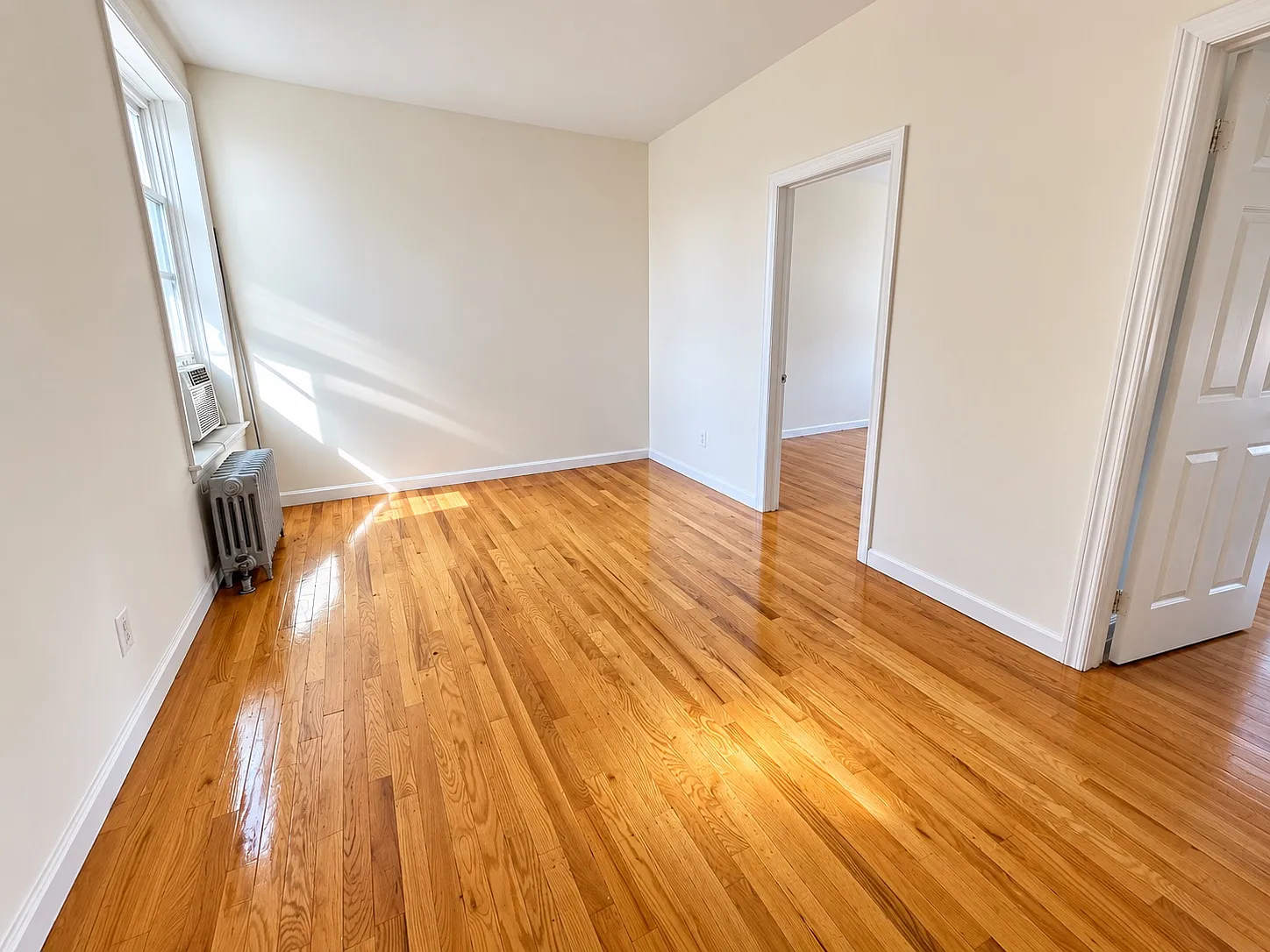 2 bed, 700 sqft, $2,400 — Photo 2