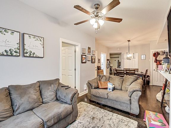 3rd image of 3555 N Milwaukee Ave
