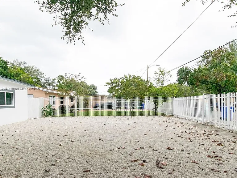1435 NW 58th Ter — Photo 13
