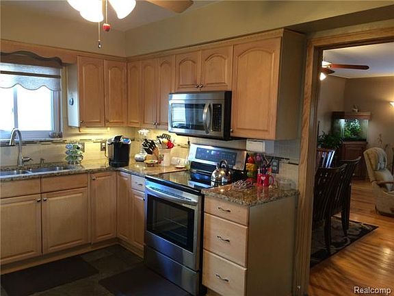3rd image of 37812 Brookwood Dr