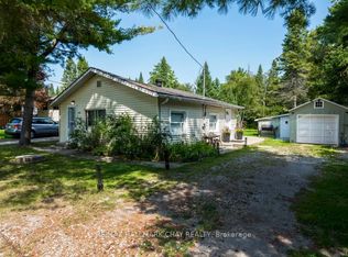 3195 Cowan Ave, Innisfil, ON L9S 2K2