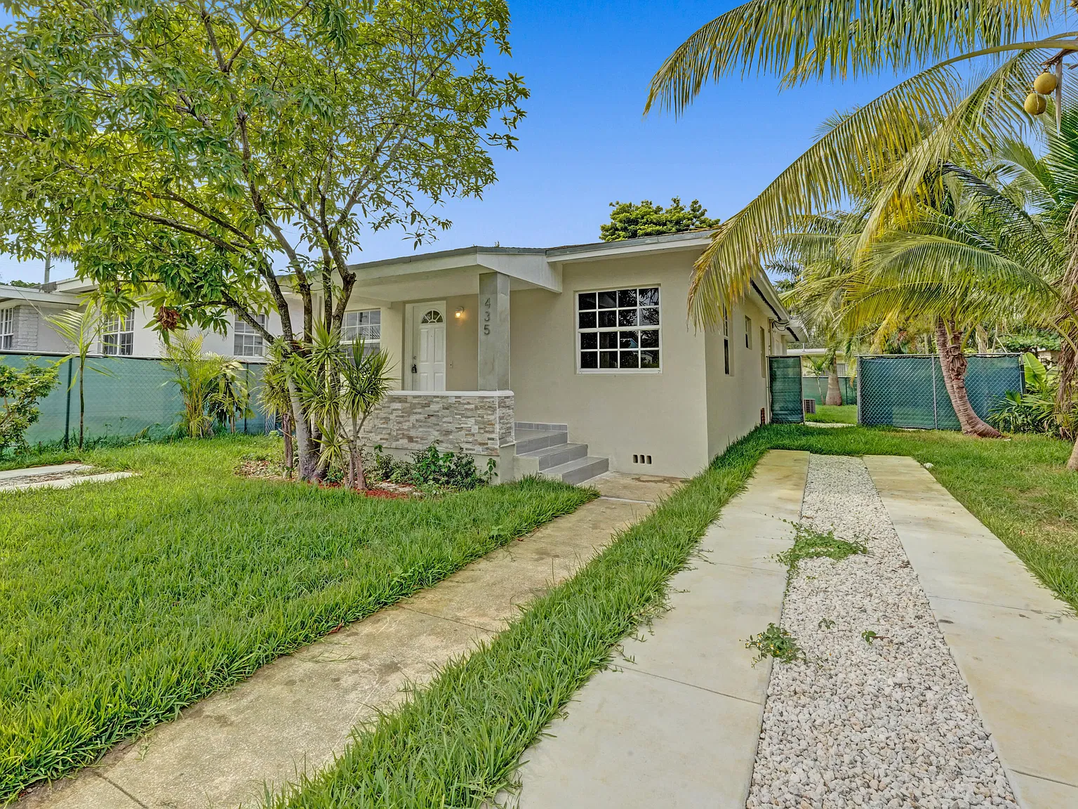 2 bed, 1.0 bath, 750 sqft, $1,995 — Photo 1