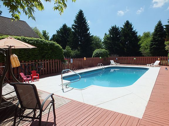 4th image of 162 Milford Meadows Dr