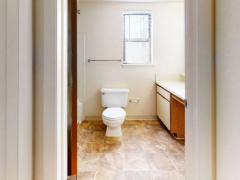 Windmill Lakes Apartments — Photo 16