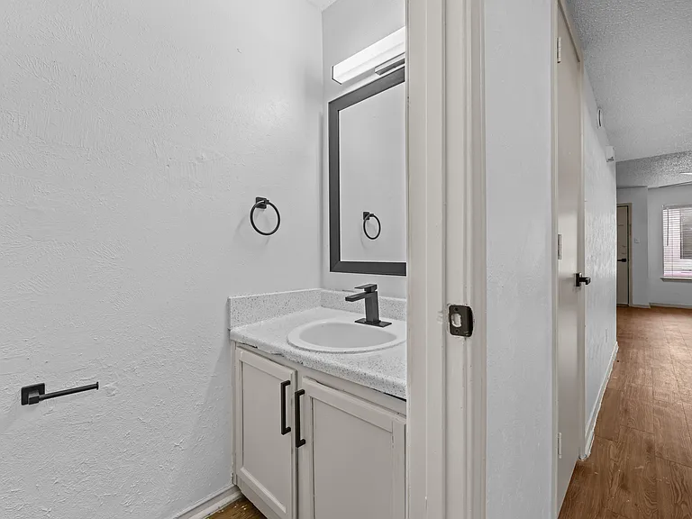 Little Creek Apartments — Photo 28