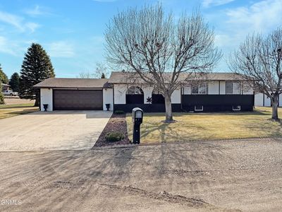 106 Country Club Ave, Plentywood, MT, 59254