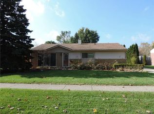 715 Manor Dr, Milford, MI