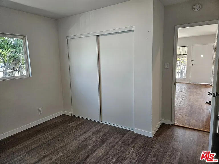 263 E 84th Pl — Photo 9