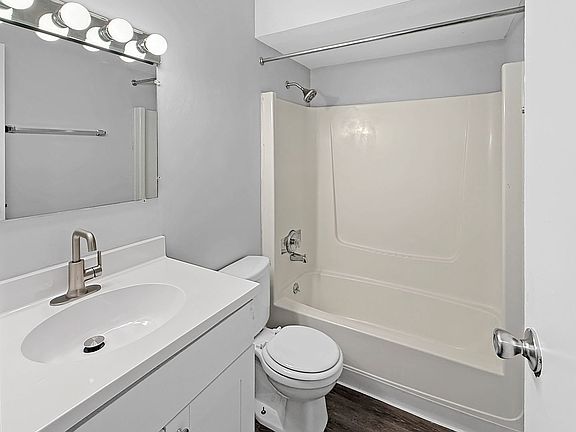 4th image of 2073 Andrew St SE