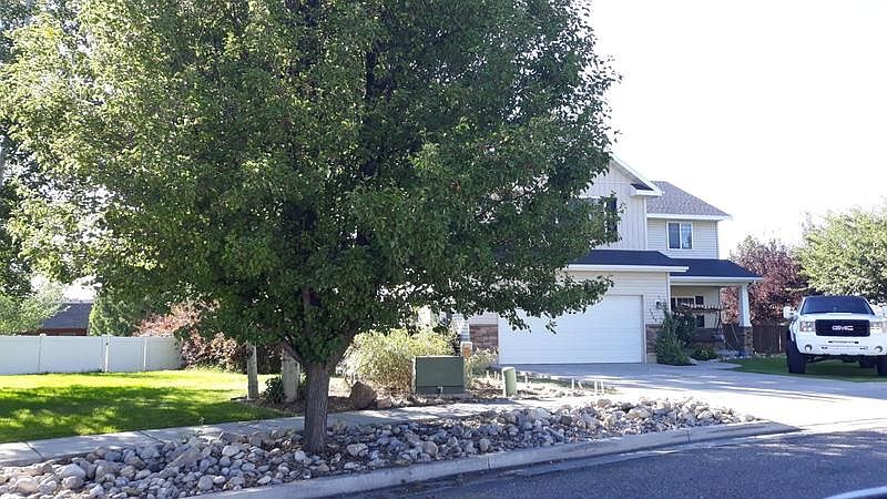 2nd image of 1369 W Henrys Point Dr