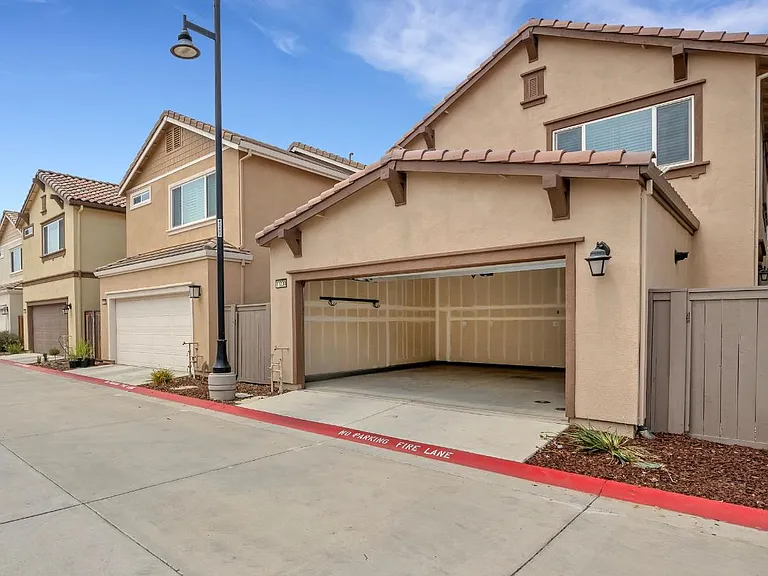 11030 International Dr — Photo 35