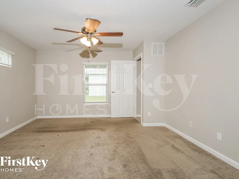 1257 SW Century Ave — Photo 8