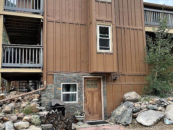 4th image of 1463 Main St