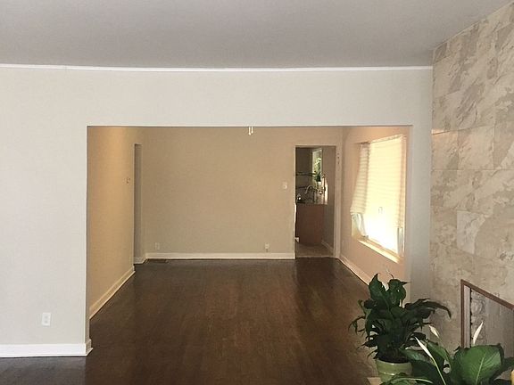 3rd image of 2621 Park Dr