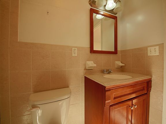 5th image of 473 Willis Ave APT 4B