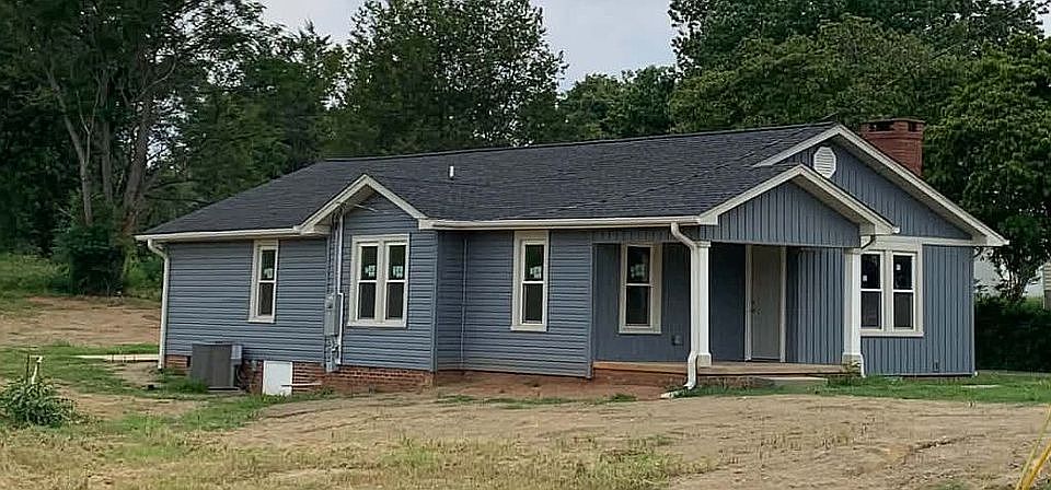 1st image of 917 W Clemmonsville Rd
