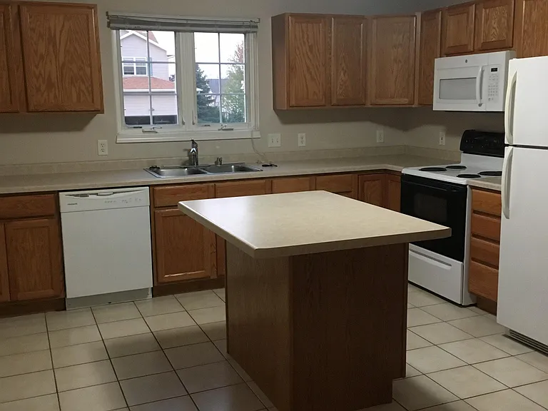 558 Kelvington Dr #3 — Photo 8