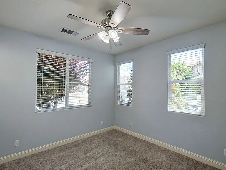1148 Cordova Ave — Photo 8