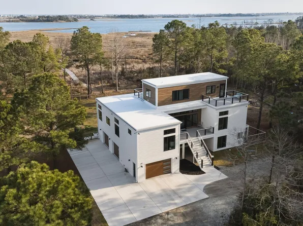 135 Heron Cove Road, Hampstead, NC 28443