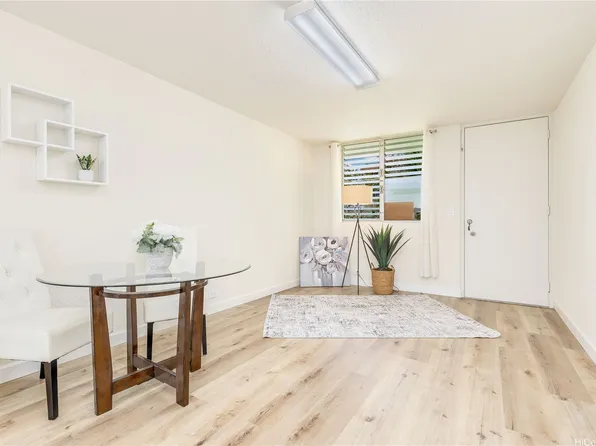 775 McNeill St APT 116B, Honolulu, HI 96817