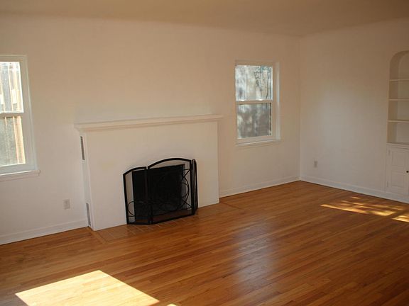 4th image of 2125 Eton Ave SE