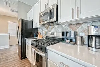 3 bed, 2.5 bath, 1379 sqft, $2,200 — Photo 4